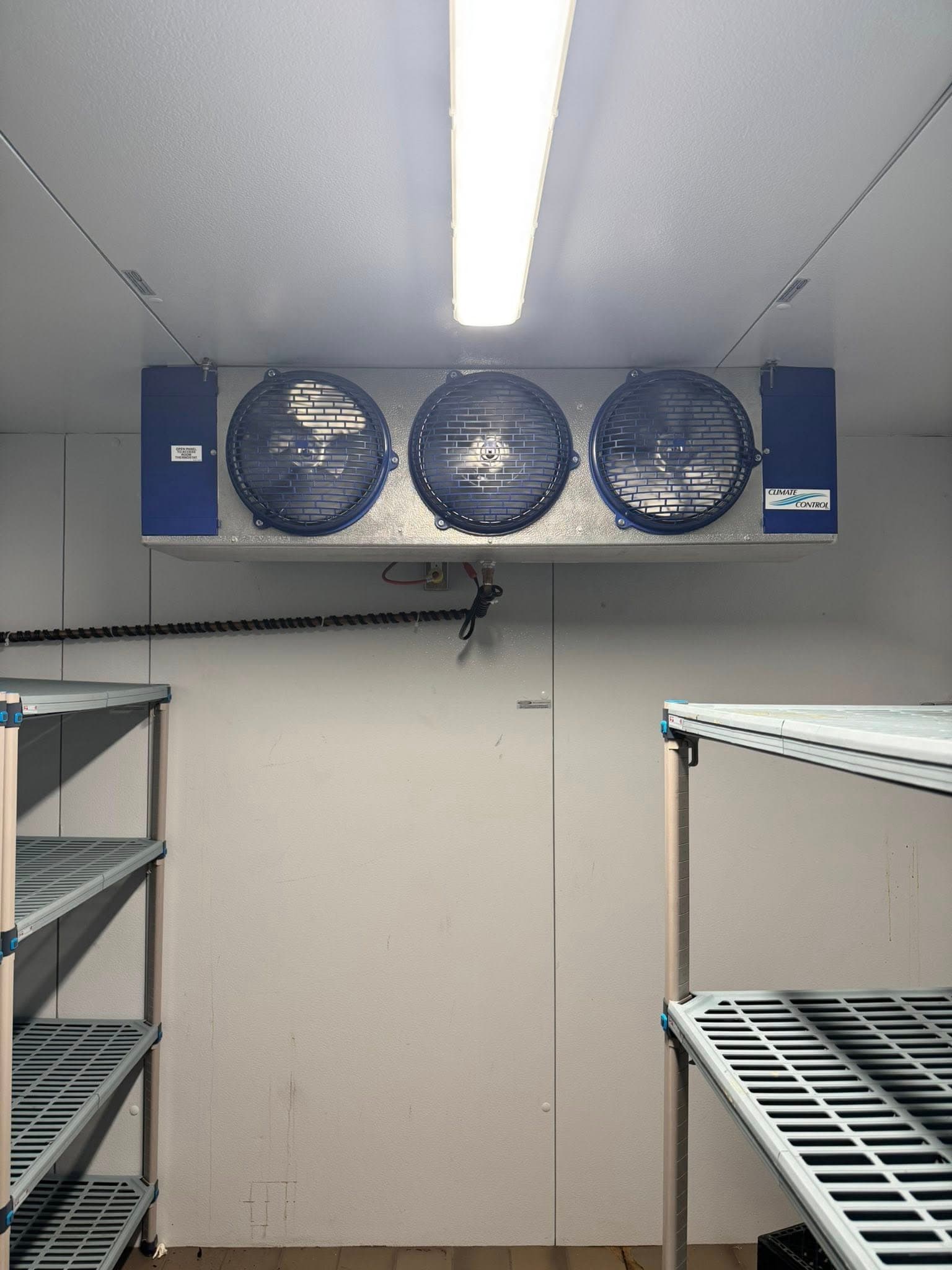 Walk-in cooler or freezer evaporator and refrigeration equipment